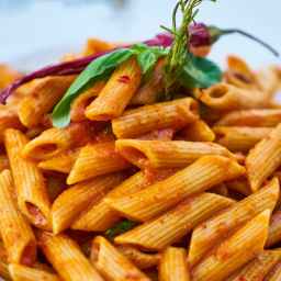 SPICY PASTA WITH SAUSAGES AND VEGETABLES