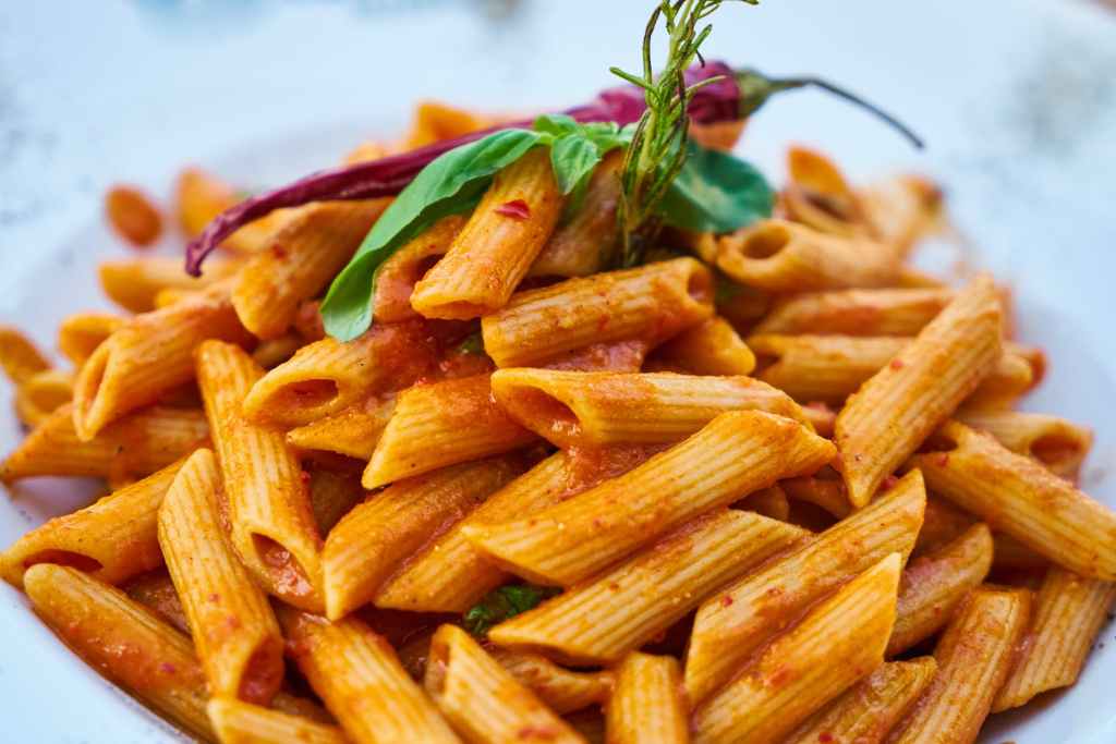 Pasta with basilicum and red pepper